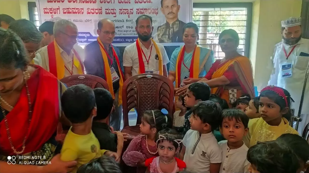 ಉಳ್ಳಾಲ: ಕರ್ನಾಟಕ ರಾಜ್ಯ ಟಿಪ್ಪು ಸುಲ್ತಾನ್ ಅಭಿಮಾನಿಗಳ ಮಹಾವೇದಿಕೆ ವತಿಯಿಂದ ಅಂಗನವಾಡಿಗೆ ಕುರ್ಚಿ ವಿತರಣೆ