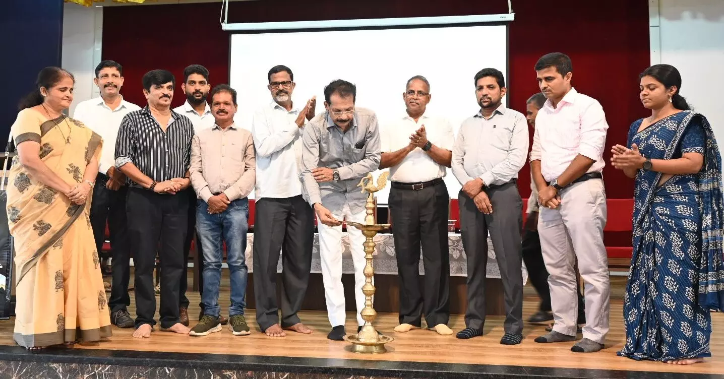 ಛಾಯಾಚಿತ್ರಗಳ ಮೂಲಕ ಇತಿಹಾಸಕಟ್ಟುವ ಕೆಲಸ : ಡಾ.ತುಕರಾಮ ಪೂಜಾರಿ ಛಾಯಾಚಿತ್ರಗಳ ಮೂಲಕ ಇತಿಹಾಸಕಟ್ಟುವ ಕೆಲಸ : ಡಾ.ತುಕರಾಮ ಪೂಜಾರಿ