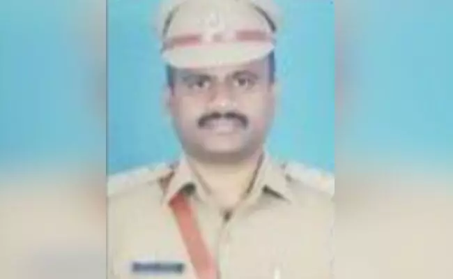 ಸಂವಿಧಾನದ ತತ್ವ-ಪ್ರಜಾಪ್ರಭುತ್ವ ಮೌಲ್ಯಗಳಿಗೆ ಅಪಾಯ: ರಾಜೀನಾಮೆ ಸಲ್ಲಿಸಿದ ಅಸಿಸ್ಟೆಂಟ್ ಕಮಾಂಡೆಂಟ್ ಸುಹೇಲ್ ಸಂವಿಧಾನದ ತತ್ವ-ಪ್ರಜಾಪ್ರಭುತ್ವ ಮೌಲ್ಯಗಳಿಗೆ ಅಪಾಯ: ರಾಜೀನಾಮೆ ಸಲ್ಲಿಸಿದ ಅಸಿಸ್ಟೆಂಟ್ ಕಮಾಂಡೆಂಟ್ ಸುಹೇಲ್