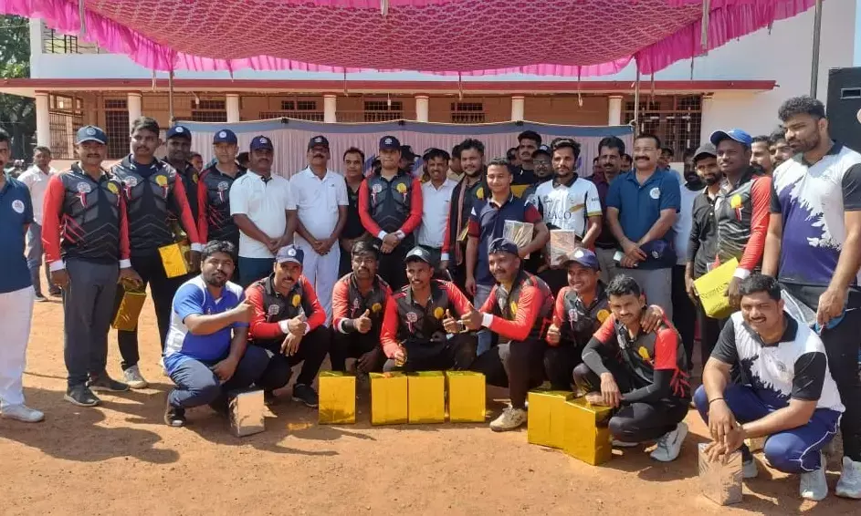 ಮಂಗಳೂರು: ಪತ್ರಕರ್ತರು - ಪೊಲೀಸ್ ಮಧ್ಯೆ ಸೌಹಾರ್ದ ಕ್ರಿಕೆಟ್ ಪಂದ್ಯ