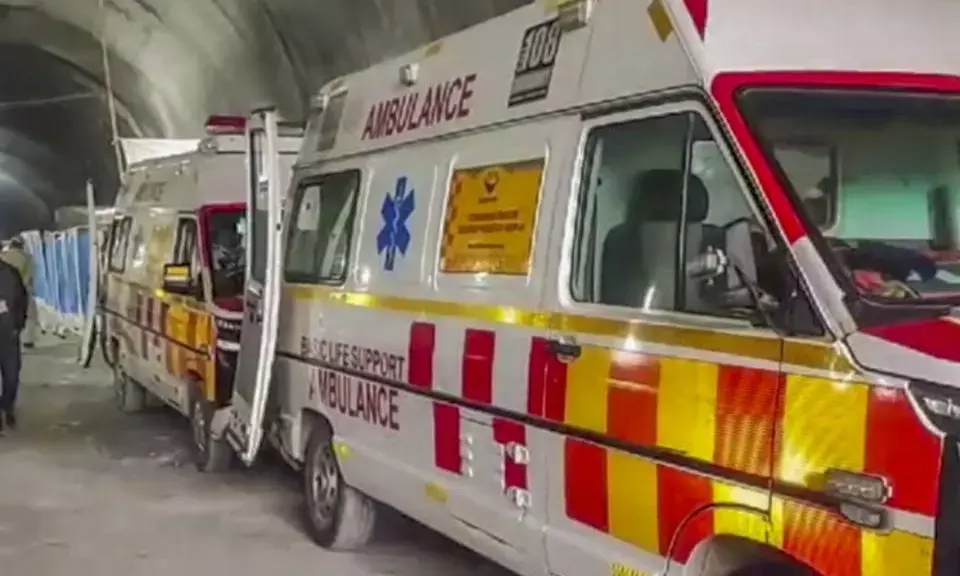 ಸುರಂಗ ಕುಸಿತ| ರಕ್ಷಣಾ ಕಾರ್ಯಾಚರಣೆ ಯಶಸ್ವಿ: 17 ದಿನಗಳ ಬಳಿಕ ಹೊರ ಜಗತ್ತು ನೋಡಿದ 41 ಕಾರ್ಮಿಕರು