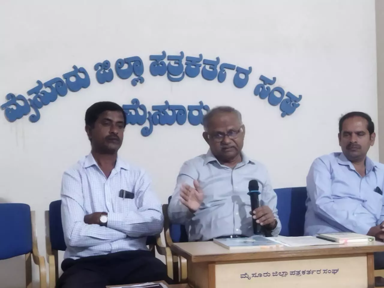 ಕಾಂತರಾಜ್ ವರದಿ ಯಾವುದೋ ಆಫೀಸಿನಲ್ಲಿ ರಸ್ತೆಯಲ್ಲಿ ಕುಳಿತು ಮಾಡಿರುವುದಲ್ಲ: ಕೆ.ಎನ್.ಲಿಂಗಪ್ಪ ಸಮರ್ಥನೆ ಕಾಂತರಾಜ್ ವರದಿ ಯಾವುದೋ ಆಫೀಸಿನಲ್ಲಿ ರಸ್ತೆಯಲ್ಲಿ ಕುಳಿತು ಮಾಡಿರುವುದಲ್ಲ: ಕೆ.ಎನ್.ಲಿಂಗಪ್ಪ ಸಮರ್ಥನೆ