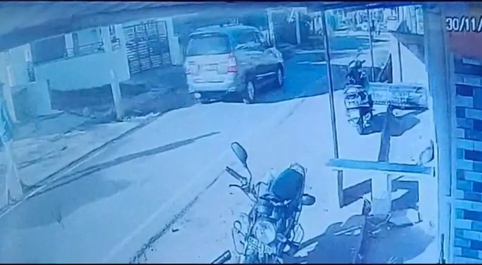 ಹಾಸನ: ಸಿನಿಮೀಯ ರೀತಿಯಲ್ಲಿ ಶಾಲಾ‌ ಶಿಕ್ಷಕಿಯ ಅಪಹರಣ