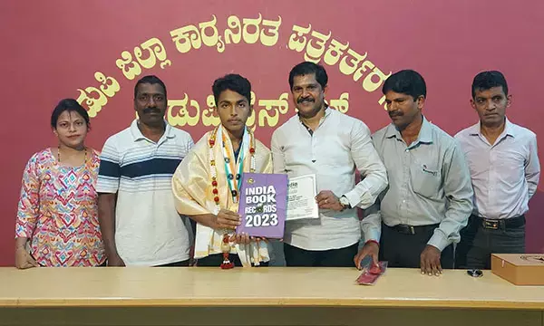 ಉಡುಪಿ: ಈಜುಪಟು ರೊನ್ನಾನ್ ಲೂವಿಸ್ ಇಂಡಿಯಾ ಬುಕ್ ಆಫ್ ರೆರ್ಕಾಡ್ಸ್ ದಾಖಲೆ