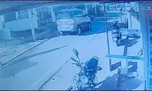 ಹಾಸನ: ಸಿನಿಮೀಯ ರೀತಿಯಲ್ಲಿ ಶಾಲಾ‌ ಶಿಕ್ಷಕಿಯ ಅಪಹರಣ