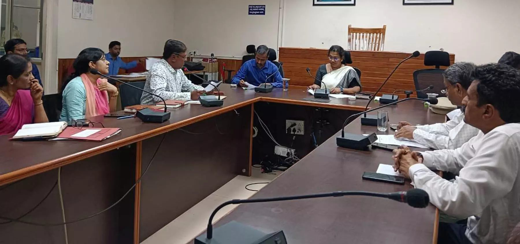 ಮೀನುಗಾರಿಕೆ ಬಂದರುಗಳಲ್ಲಿ ಶುಚಿತ್ವ ಹಾಗೂ ಸುರಕ್ಷತೆಗೆ ಆದ್ಯತೆ ನೀಡಿ: ಉಡುಪಿ ಜಿಲ್ಲಾಧಿಕಾರಿ ಸೂಚನೆ ಮೀನುಗಾರಿಕೆ ಬಂದರುಗಳಲ್ಲಿ ಶುಚಿತ್ವ ಹಾಗೂ ಸುರಕ್ಷತೆಗೆ ಆದ್ಯತೆ ನೀಡಿ: ಉಡುಪಿ ಜಿಲ್ಲಾಧಿಕಾರಿ ಸೂಚನೆ