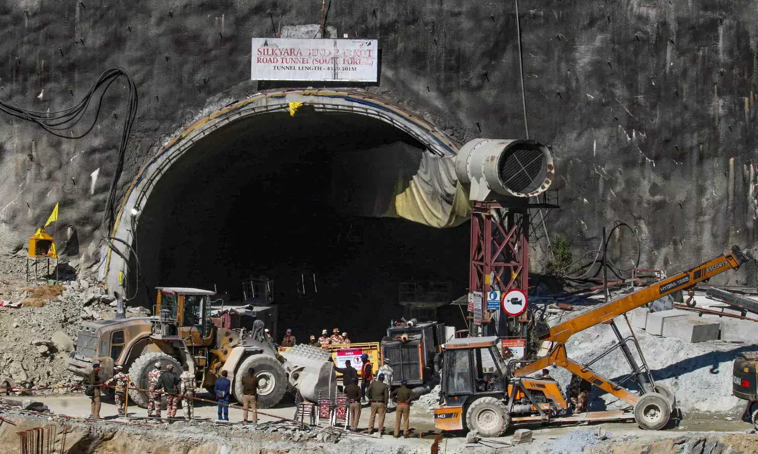 ಸಂದಿಗ್ಧತೆಯಲ್ಲಿ ಸಿಲ್ಕ್ಯಾರ ಸುರಂಗ ನಿರ್ಮಾಣ ಕಾರ್ಮಿಕರು!