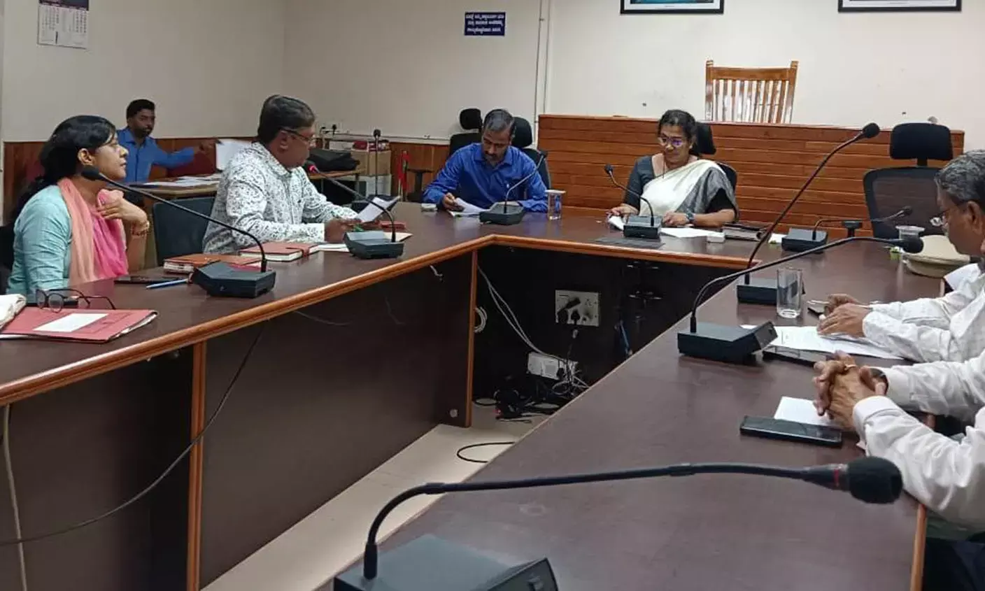 ಮೀನುಗಾರಿಕೆ ಬಂದರುಗಳಲ್ಲಿ ಶುಚಿತ್ವ ಹಾಗೂ ಸುರಕ್ಷತೆಗೆ ಆದ್ಯತೆ ನೀಡಿ: ಉಡುಪಿ ಜಿಲ್ಲಾಧಿಕಾರಿ ಸೂಚನೆ