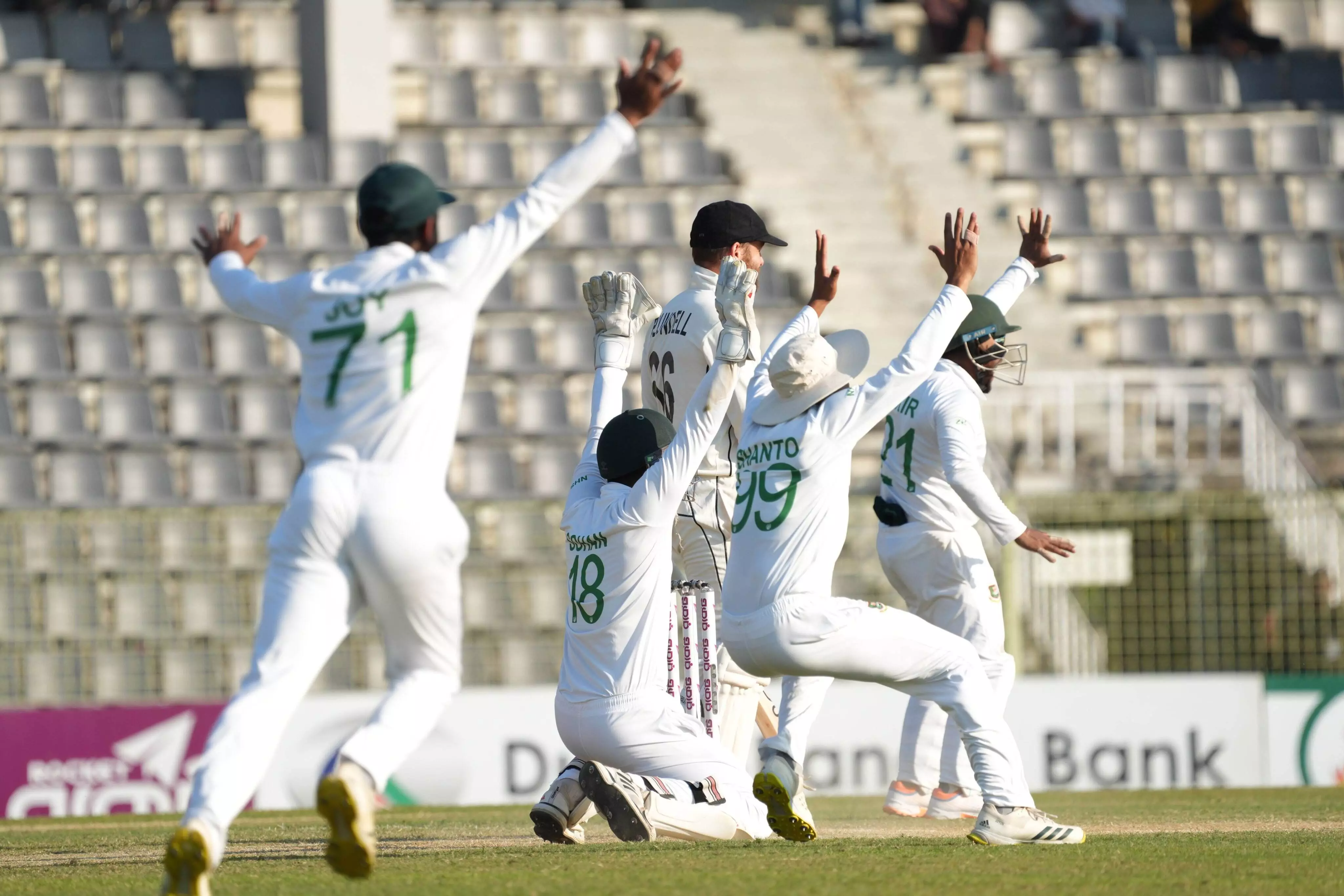 ಪ್ರಥಮ ಟೆಸ್ಟ್: ನ್ಯೂಝಿಲ್ಯಾಂಡ್ ವಿರುದ್ಧ ಬಾಂಗ್ಲಾದೇಶಕ್ಕೆ 150 ರನ್ ಗೆಲುವು ಪ್ರಥಮ ಟೆಸ್ಟ್: ನ್ಯೂಝಿಲ್ಯಾಂಡ್ ವಿರುದ್ಧ ಬಾಂಗ್ಲಾದೇಶಕ್ಕೆ 150 ರನ್ ಗೆಲುವು