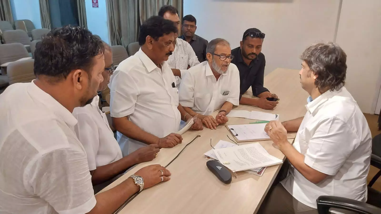 ಲೋಕಸಭಾ ಚುನಾವಣೆಗೆ ಸೂಕ್ತ ಅಭ್ಯರ್ಥಿ ಆಯ್ಕೆ ವಿಚಾರ: ಮಧು ಬಂಗಾರಪ್ಪ ನೇತೃತ್ವದಲ್ಲಿ ಸಭೆ ಲೋಕಸಭಾ ಚುನಾವಣೆಗೆ ಸೂಕ್ತ ಅಭ್ಯರ್ಥಿ ಆಯ್ಕೆ ವಿಚಾರ: ಮಧು ಬಂಗಾರಪ್ಪ ನೇತೃತ್ವದಲ್ಲಿ ಸಭೆ