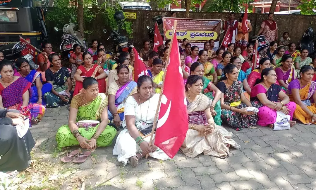 ಕನಿಷ್ಟ ಕೂಲಿ, ತುಟ್ಟಿ ಭತ್ಯೆಗಾಗಿ ಬೀಡಿ ಕಾರ್ಮಿಕರ ಧರಣಿ