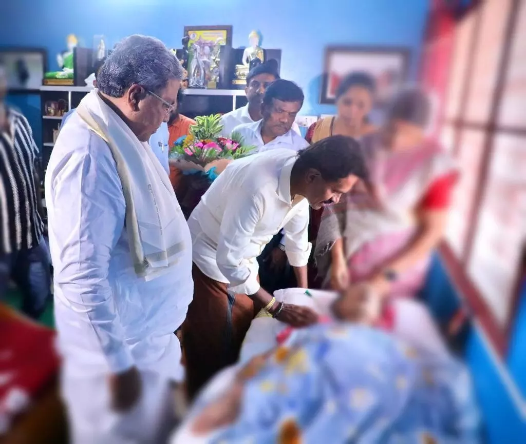 ಹಿರಿಯ ನಟಿಗೆ ಚಿಕಿತ್ಸೆಯ ಅಗತ್ಯಬಿದ್ದರೆ ವೆಚ್ಚ ಭರಿಸಲು ಸರ್ಕಾರ ಸಿದ್ಧವಿದೆ: ಸಿಎಂ ಸಿದ್ದರಾಮಯ್ಯ ಹಿರಿಯ ನಟಿಗೆ ಚಿಕಿತ್ಸೆಯ ಅಗತ್ಯಬಿದ್ದರೆ ವೆಚ್ಚ ಭರಿಸಲು ಸರ್ಕಾರ ಸಿದ್ಧವಿದೆ: ಸಿಎಂ ಸಿದ್ದರಾಮಯ್ಯ