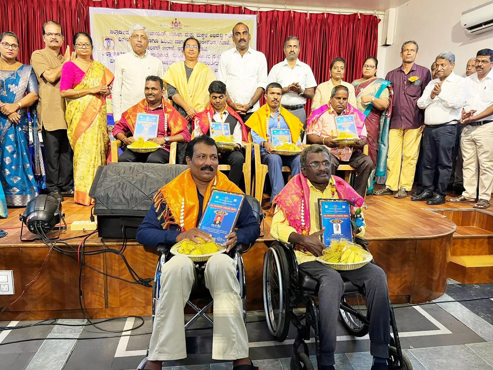 ಸರಕಾರಿ ಕಚೇರಿಯಲ್ಲಿನ ನೇಮಕಾತಿಯಲ್ಲಿ ವಿಕಲಚೇತನರಿಗೆ ಆದ್ಯತೆ ಅಗತ್ಯ: ಜಯಪ್ರಕಾಶ್ ಹೆಗ್ಡೆ ಸರಕಾರಿ ಕಚೇರಿಯಲ್ಲಿನ ನೇಮಕಾತಿಯಲ್ಲಿ ವಿಕಲಚೇತನರಿಗೆ ಆದ್ಯತೆ ಅಗತ್ಯ: ಜಯಪ್ರಕಾಶ್ ಹೆಗ್ಡೆ