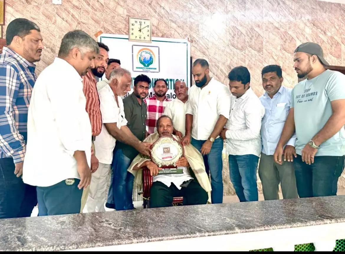 ಚಾರ್ಮಾಡಿ ಹಸನಬ್ಬರಿಗೆ ಹ್ಯುಮಾನಿಟಿ ಫೌಂಡೇಶನ್ ನಿಂದ ಸನ್ಮಾನ ಚಾರ್ಮಾಡಿ ಹಸನಬ್ಬರಿಗೆ ಹ್ಯುಮಾನಿಟಿ ಫೌಂಡೇಶನ್ ನಿಂದ ಸನ್ಮಾನ