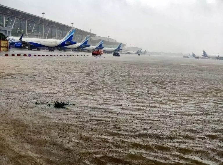 ಮೈಚಾಂಗ್ ಚಂಡಮಾರುತ: ಚೆನ್ನೈನಲ್ಲಿ ಭಾರೀ ಮಳೆಗೆ 7 ಸಾವು, ವಿಮಾನ ಹಾರಾಟ ಸ್ಥಗಿತ