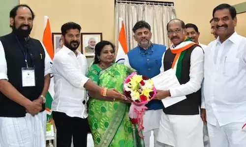 ಸರ್ಕಾರ ರಚನೆಗೆ ಹಕ್ಕು ಮಂಡಿಸಲು ತೆಲಂಗಾಣ ರಾಜ್ಯಪಾಲರನ್ನು ಭೇಟಿಯಾದ ಕಾಂಗ್ರೆಸ್