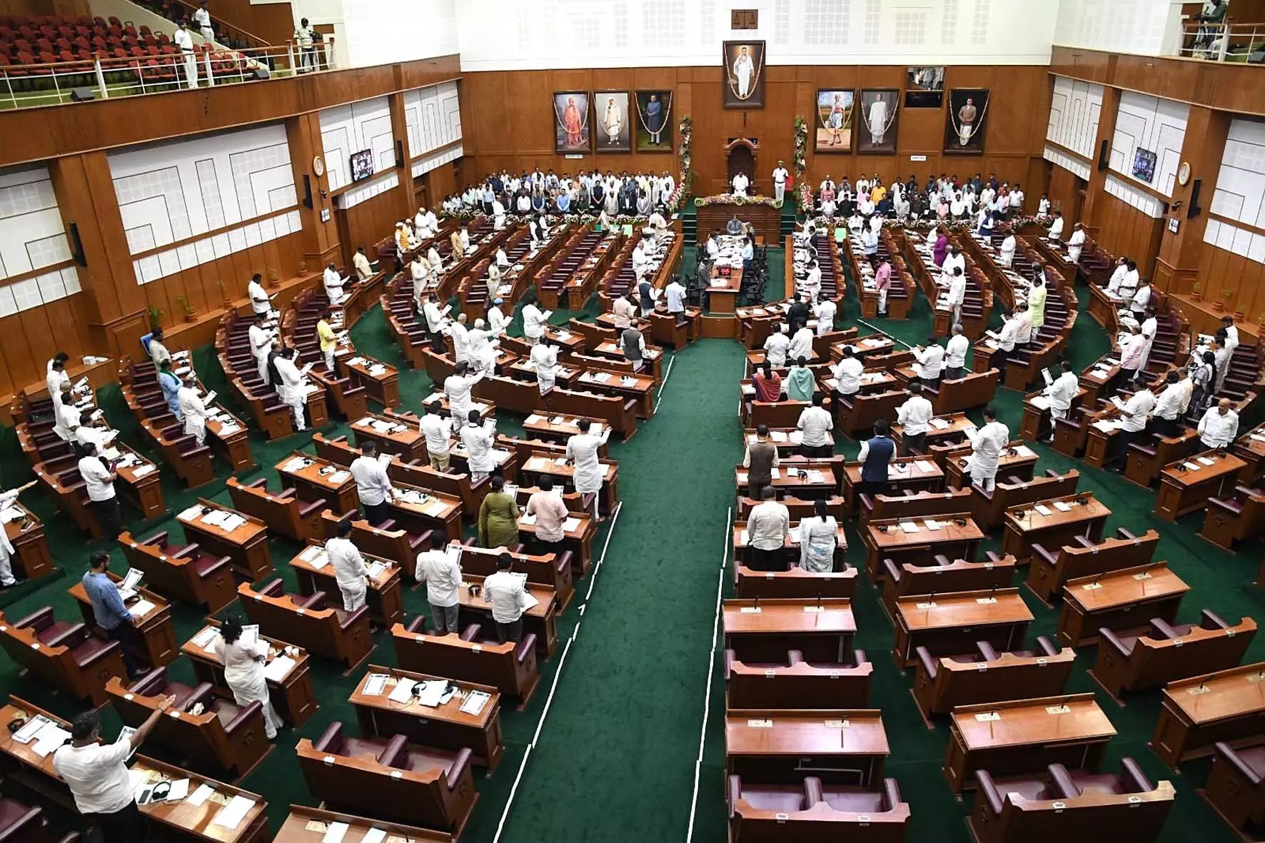 ವಸತಿ ಗೃಹಗಳಲ್ಲಿ ಮದ್ಯ ಮಾರಾಟ ಪರವಾನಗಿ ಅವ್ಯವಹಾರ; ತನಿಖೆಗೆ ಆಡಳಿತ-ಪ್ರತಿಪಕ್ಷ ಸದಸ್ಯರ ಆಗ್ರಹ