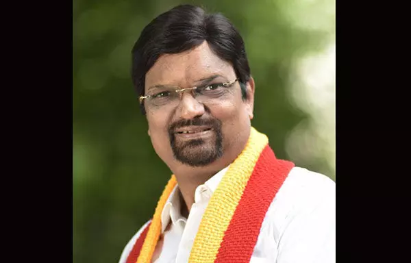 ಕನ್ನಡ ಶಾಲೆಗಳ ಉಳಿವಿಗಾಗಿ ಕಸಾಪದಿಂದ ಹೈಕೋರ್ಟ್ನಲ್ಲಿ ಪಿಐಎಲ್ಗೆ ಚಿಂತನೆ: ಕಸಾಪ ಅಧ್ಯಕ್ಷ ಡಾ.ಮಹೇಶ್ ಜೋಶಿ ಕನ್ನಡ ಶಾಲೆಗಳ ಉಳಿವಿಗಾಗಿ ಕಸಾಪದಿಂದ ಹೈಕೋರ್ಟ್ನಲ್ಲಿ ಪಿಐಎಲ್ಗೆ ಚಿಂತನೆ: ಕಸಾಪ ಅಧ್ಯಕ್ಷ ಡಾ.ಮಹೇಶ್ ಜೋಶಿ