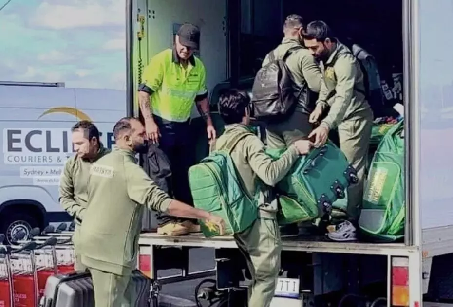 ಪಾಕ್ ಆಟಗಾರರು ಲಗೇಜನ್ನು ಕಂಟೈನರ್‌ಗೆ ತುಂಬಿಸುತ್ತಿದ್ದ ವೀಡಿಯೊ ವೈರಲ್; ಶಾಹೀನ್ ಅಫ್ರಿದಿ ಸ್ಪಷ್ಟನೆ