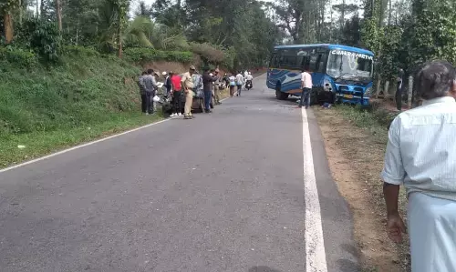 ಮಡಿಕೇರಿ| ಬಸ್, ಕಾರು ಢಿಕ್ಕಿ : ಚಾಲಕನಿಗೆ ಗಂಭೀರ ಗಾಯ