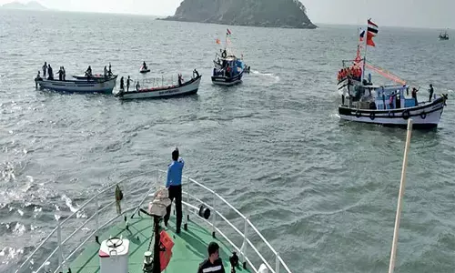 ಕಾರವಾರ: ನಾಲ್ಕು ದಿನಗಳಿಂದ ನಾಪತ್ತೆಯಾಗಿದ್ದ ಮೀನುಗಾರಿಕಾ ಬೋಟ್ ಪತ್ತೆ; 27 ಮಂದಿಯ ರಕ್ಷಣೆ