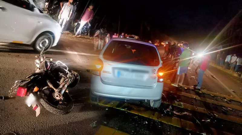 ಚಿಕ್ಕಮಗಳೂರು: ಕಾರು-ಬೈಕ್ ಢಿಕ್ಕಿ; ಇಬ್ಬರು ಮೃತ್ಯು ಚಿಕ್ಕಮಗಳೂರು: ಕಾರು-ಬೈಕ್ ಢಿಕ್ಕಿ; ಇಬ್ಬರು ಮೃತ್ಯು