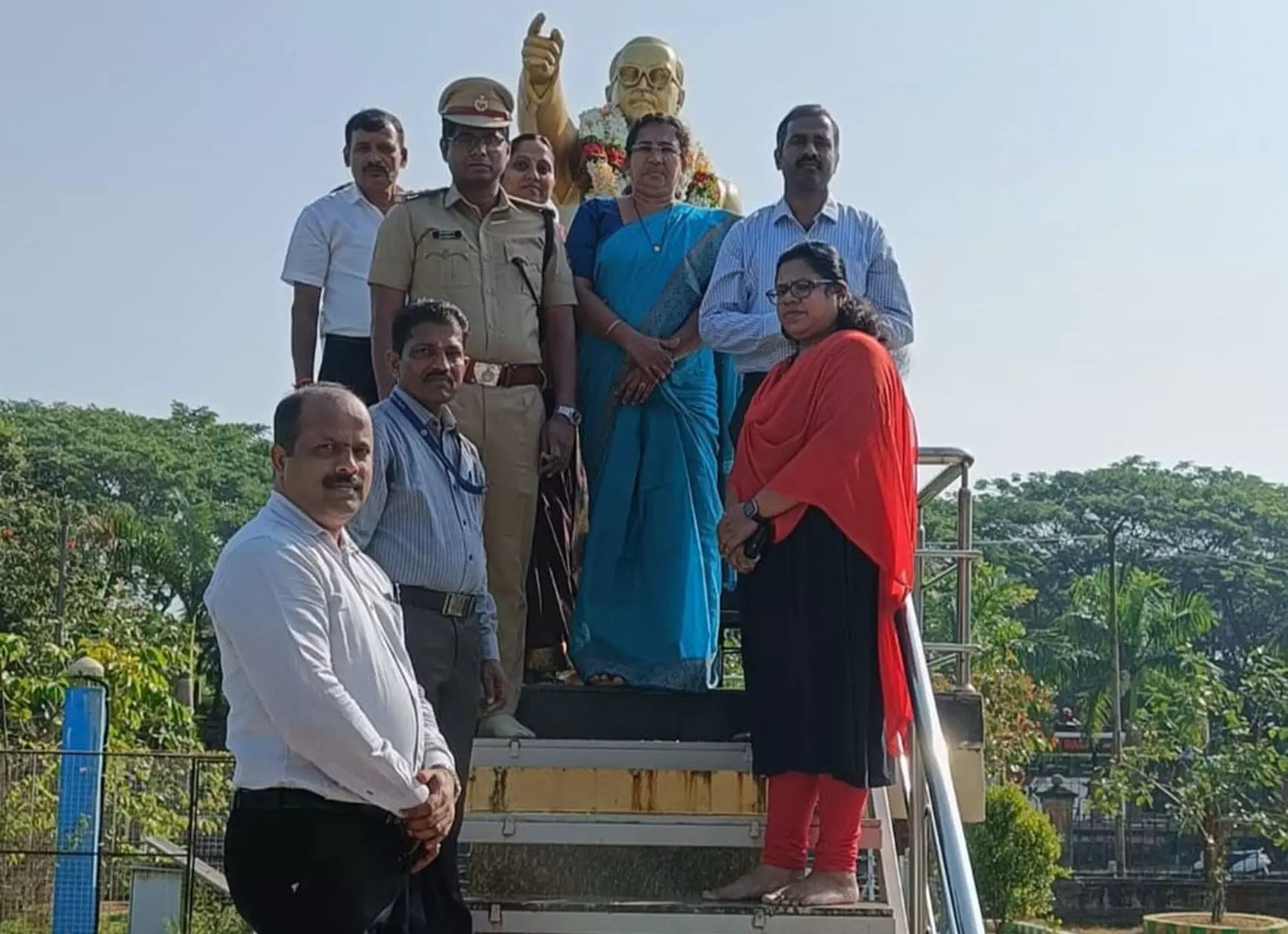 ಅಂಬೇಡ್ಕರ್ ಪ್ರತಿಮೆಗೆ ಉಡುಪಿ ಜಿಲ್ಲಾಡಳಿತದಿಂದ ಮಾಲಾರ್ಪಣೆ ಅಂಬೇಡ್ಕರ್ ಪ್ರತಿಮೆಗೆ ಉಡುಪಿ ಜಿಲ್ಲಾಡಳಿತದಿಂದ ಮಾಲಾರ್ಪಣೆ