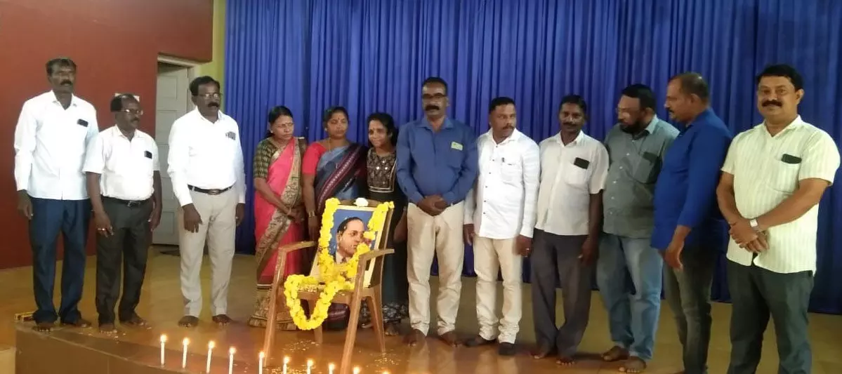 ಅಂಬೇಡ್ಕರ್ ಶೋಷಿತರ ಬೆಳಕು: ಸುಂದರ ಮಾಸ್ತರ್ ಅಂಬೇಡ್ಕರ್ ಶೋಷಿತರ ಬೆಳಕು: ಸುಂದರ ಮಾಸ್ತರ್