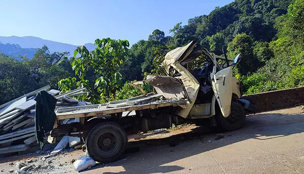 ಶಿರಾಡಿ ಘಾಟ್ ಬಳಿ ಅಪಘಾತ: ಒರಿಸ್ಸಾ ಮೂಲದ ಇಬ್ಬರು ಸ್ಥಳದಲ್ಲೇ ಮೃತ್ಯು ಶಿರಾಡಿ ಘಾಟ್ ಬಳಿ ಅಪಘಾತ: ಒರಿಸ್ಸಾ ಮೂಲದ ಇಬ್ಬರು ಸ್ಥಳದಲ್ಲೇ ಮೃತ್ಯು