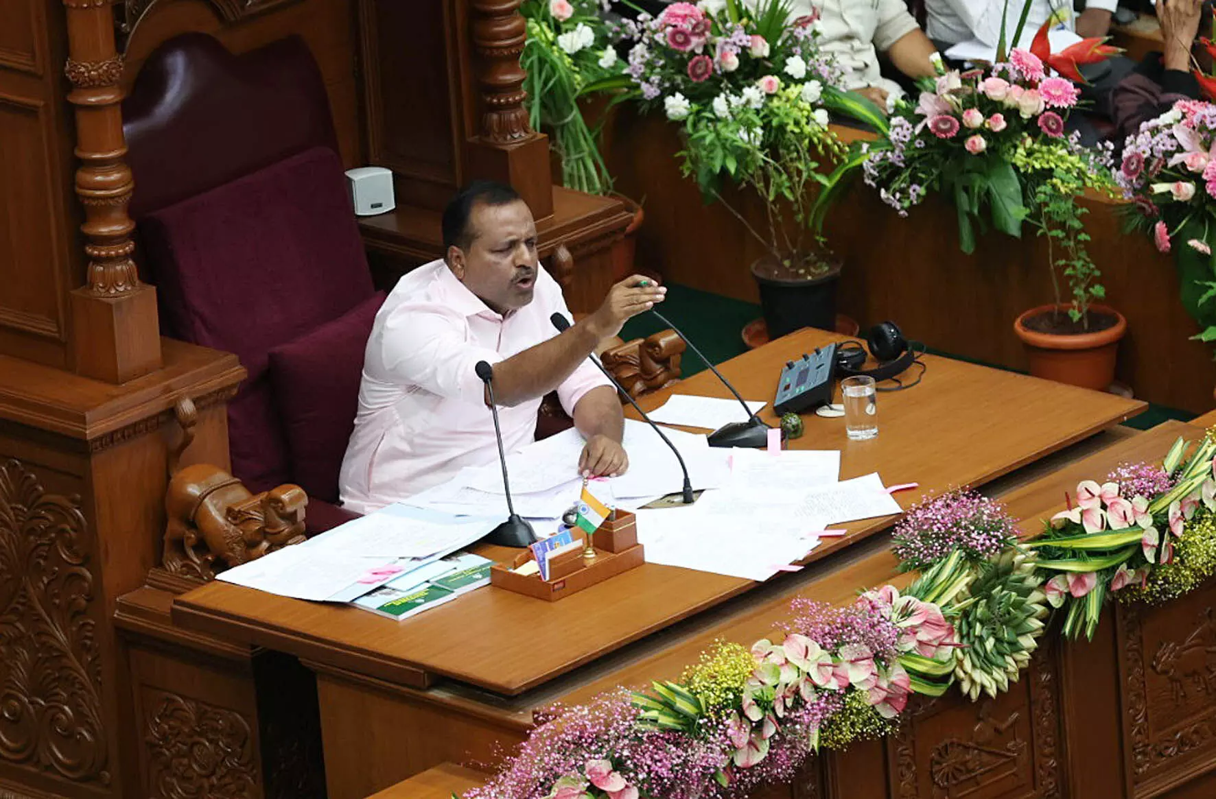 ವಿಧಾನಸಭೆಯ ಸಭಾಂಗಣದಲ್ಲಿನ ಸಾವರ್ಕರ್ ಭಾವಚಿತ್ರ ತೆರವು ಸಂಬಂಧ ಯಾವುದೇ ಪ್ರಸ್ತಾವ ಬಂದಿಲ್ಲ: ಸ್ಪೀಕರ್ ಖಾದರ್ ವಿಧಾನಸಭೆಯ ಸಭಾಂಗಣದಲ್ಲಿನ ಸಾವರ್ಕರ್ ಭಾವಚಿತ್ರ ತೆರವು ಸಂಬಂಧ ಯಾವುದೇ ಪ್ರಸ್ತಾವ ಬಂದಿಲ್ಲ: ಸ್ಪೀಕರ್ ಖಾದರ್