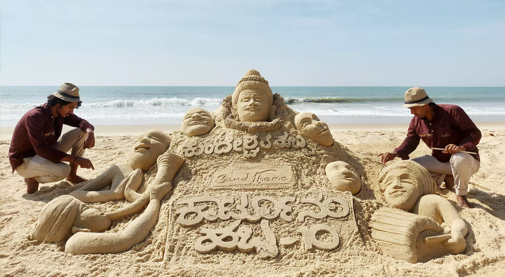 ಕಾರ್ಟೂನ್ ಹಬ್ಬಕ್ಕೆ ಶುಭಕೋರವ ಮರಳು ಶಿಲ್ಪ ಕಾರ್ಟೂನ್ ಹಬ್ಬಕ್ಕೆ ಶುಭಕೋರವ ಮರಳು ಶಿಲ್ಪ