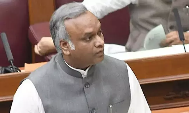 ನನಗೆ ಅವಕಾಶ ನೀಡಿದರೆ ಈಗಲೇ ಸಾವರ್ಕರ್ ಪೋಟೋ ತೆರವುಗೊಳಿಸುತ್ತೇನೆ: ಪ್ರಿಯಾಂಕ್ ಖರ್ಗೆ