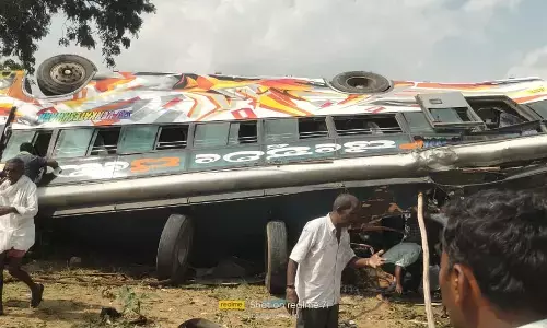 ಚಿಕ್ಕಬಳ್ಳಾಪುರ: ಬಸ್‌ ಪಲ್ಟಿಯಾಗಿ ಇಬ್ಬರು ಮೃತ್ಯು, ಹಲವರಿಗೆ ಗಾಯ