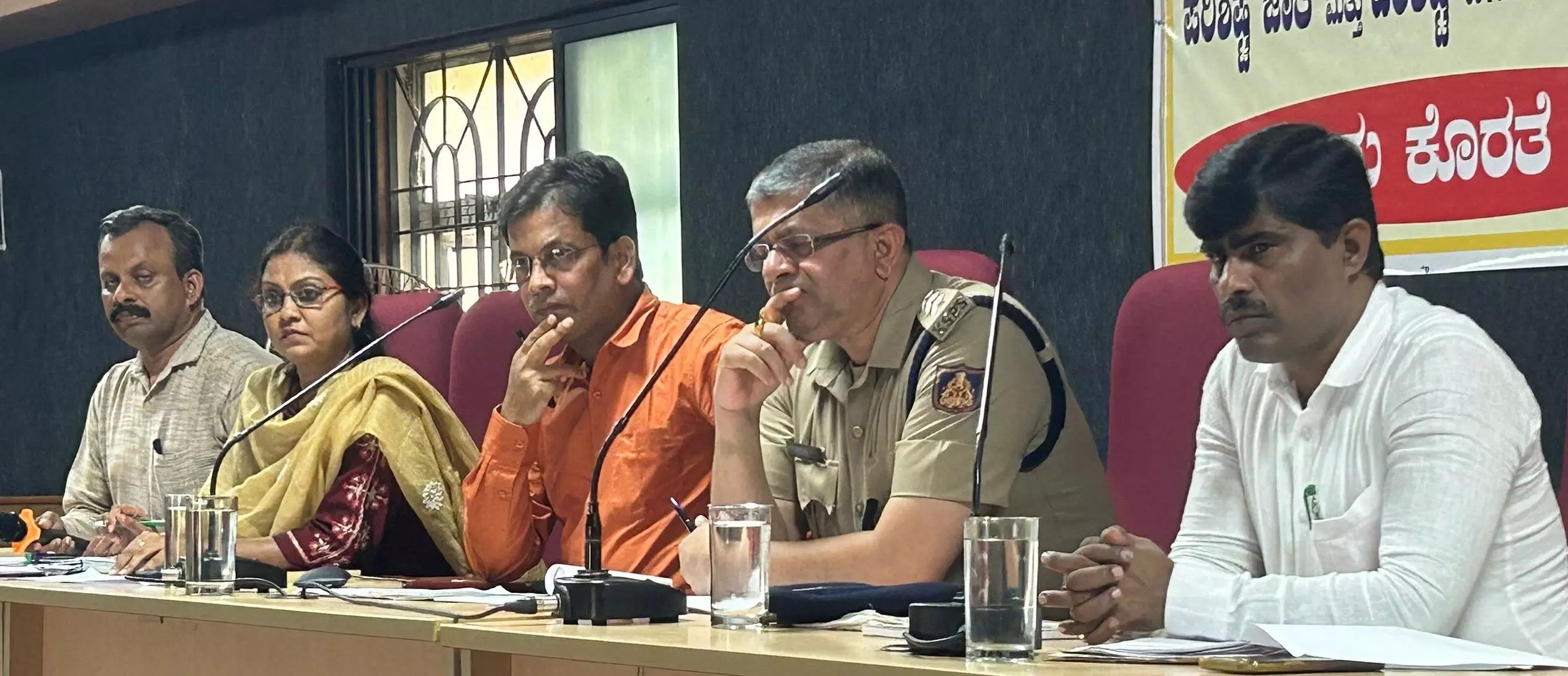 ಕುಂದಾಪುರ ತಾಲೂಕು ಕಚೇರಿಗಳಲ್ಲಿ ಬ್ರೋಕರ್ ಹಾವಳಿ: ದಲಿತರ ಕುಂದು ಕೊರತೆ ಸಭೆಯಲ್ಲಿ ಮುಖಂಡರ ಆಕ್ರೋಶ ಕುಂದಾಪುರ ತಾಲೂಕು ಕಚೇರಿಗಳಲ್ಲಿ ಬ್ರೋಕರ್ ಹಾವಳಿ: ದಲಿತರ ಕುಂದು ಕೊರತೆ ಸಭೆಯಲ್ಲಿ ಮುಖಂಡರ ಆಕ್ರೋಶ