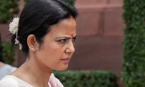 ಪ್ರಶ್ನೆಗಾಗಿ ನಗದು ಪ್ರಕರಣ: ಮಹುವಾ ಮೊಯಿತ್ರಾ ಸಂಸತ್ತಿನಿಂದ ಉಚ್ಚಾಟನೆ