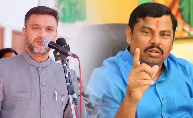 ಅಕ್ಬರುದ್ದೀನ್ ಉವೈಸಿ ಬೋಧಿಸುವ ಪ್ರತಿಜ್ಞಾವಿಧಿ ಸ್ವೀಕರಿಸುವುದಿಲ್ಲ: ಬಿಜೆಪಿ ಶಾಸಕ ರಾಜಾ ಸಿಂಗ್ ಅಕ್ಬರುದ್ದೀನ್ ಉವೈಸಿ ಬೋಧಿಸುವ ಪ್ರತಿಜ್ಞಾವಿಧಿ ಸ್ವೀಕರಿಸುವುದಿಲ್ಲ: ಬಿಜೆಪಿ ಶಾಸಕ ರಾಜಾ ಸಿಂಗ್