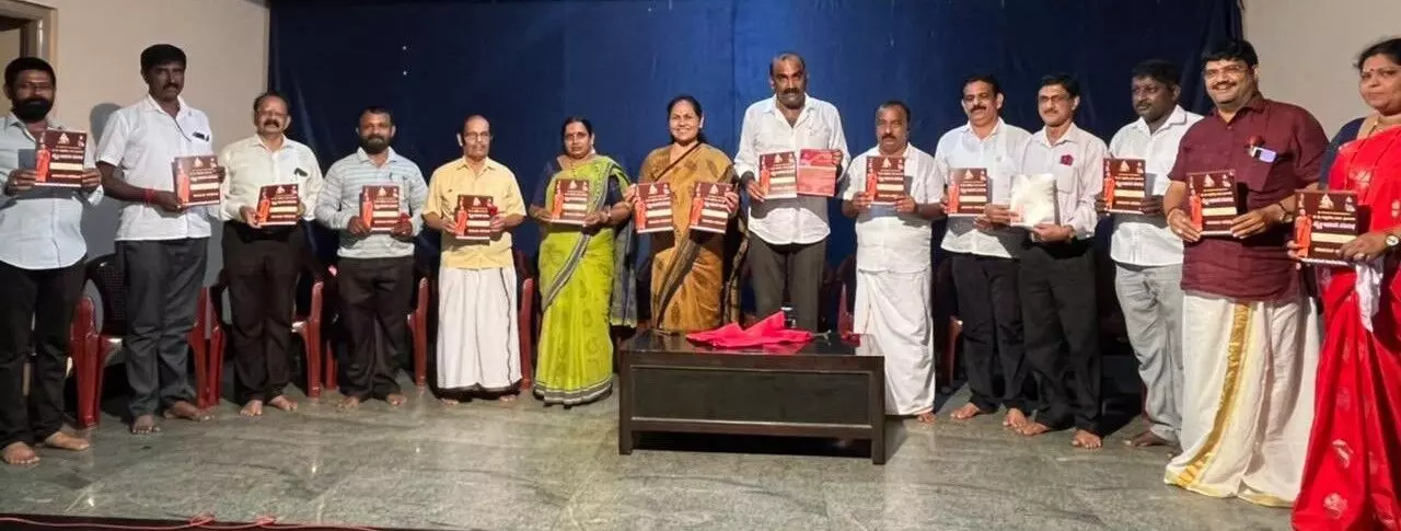 ಪೇಜಾವರ ಸ್ವಾಮೀಜಿ ಷಷ್ಟ್ಯಬ್ದಿ ಅಭಿನಂದನ ಸಮಾರಂಭದ ಆಮಂತ್ರಣ ಪತ್ರಿಕೆ ಬಿಡುಗಡೆ ಪೇಜಾವರ ಸ್ವಾಮೀಜಿ ಷಷ್ಟ್ಯಬ್ದಿ ಅಭಿನಂದನ ಸಮಾರಂಭದ ಆಮಂತ್ರಣ ಪತ್ರಿಕೆ ಬಿಡುಗಡೆ