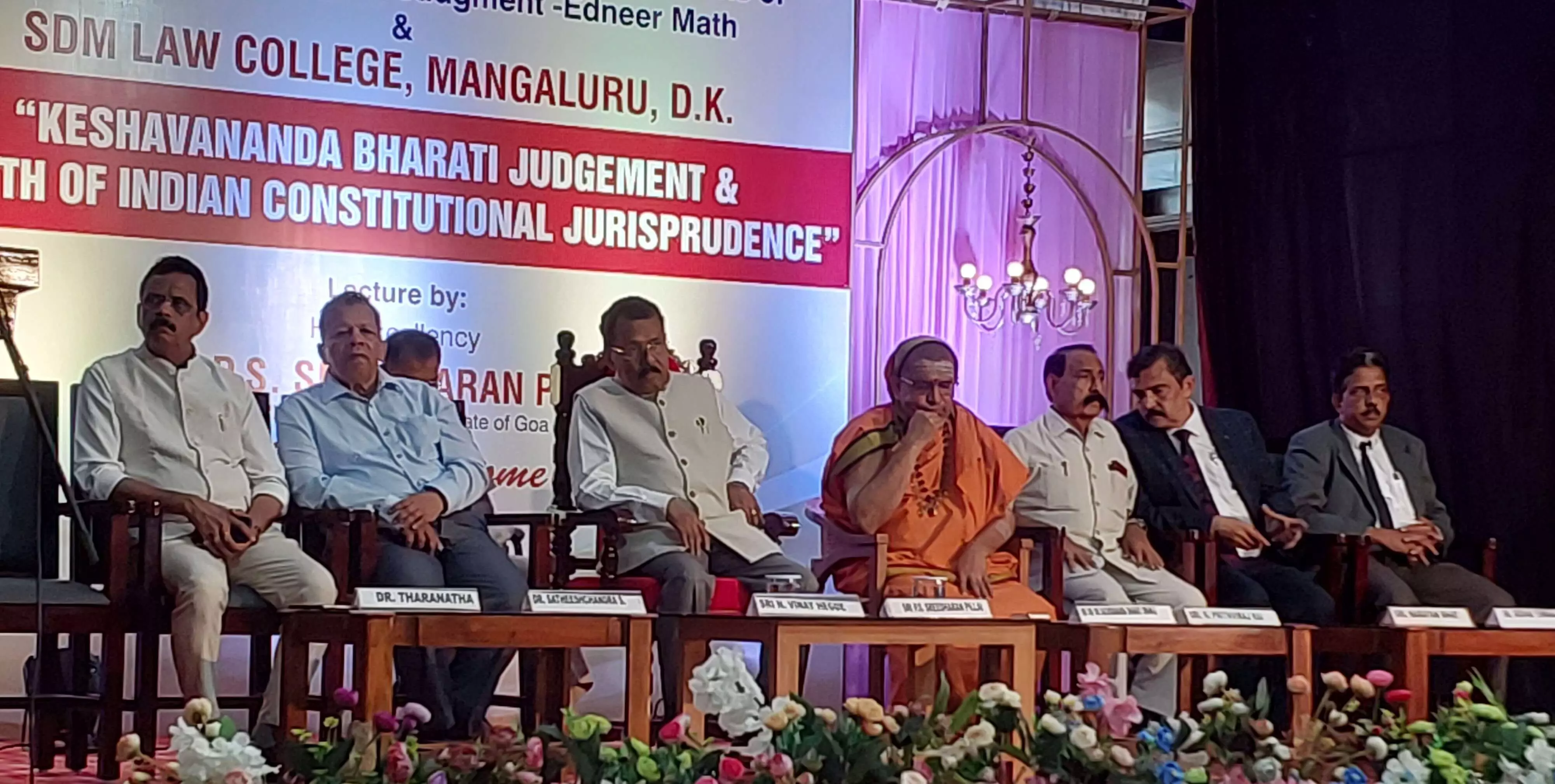 ‘ಕೇಶವಾನಂದ ಭಾರತಿ’ ಪ್ರಕರಣದ ತೀರ್ಪು ಮುಂದಿನ ಜನಾಂಗಕ್ಕೆ ಅಧ್ಯಯನ ಯೋಗ್ಯ: ಗೋವಾ ರಾಜ್ಯಪಾಲ ಶ್ರೀಧರನ್ ಪಿಳ್ಳೆ ‘ಕೇಶವಾನಂದ ಭಾರತಿ’ ಪ್ರಕರಣದ ತೀರ್ಪು ಮುಂದಿನ ಜನಾಂಗಕ್ಕೆ ಅಧ್ಯಯನ ಯೋಗ್ಯ: ಗೋವಾ ರಾಜ್ಯಪಾಲ ಶ್ರೀಧರನ್ ಪಿಳ್ಳೆ