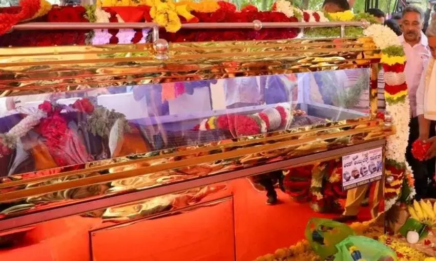 ಸಕಲ ಸರ್ಕಾರಿ ಗೌರವದೊಂದಿಗೆ ಹಿರಿಯ ನಟಿ ಲೀಲಾವತಿ ಅಂತ್ಯಸಂಸ್ಕಾರ