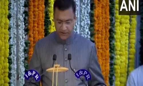 ತೆಲಂಗಾಣ ವಿಧಾನಸಭೆಯ ಹಂಗಾಮಿ ಸ್ಪೀಕರ್ ಆಗಿ ಪ್ರಮಾಣ ವಚನ ಸ್ವೀಕರಿಸಿದ ಅಕ್ಬರುದ್ದೀನ್ ಉವೈಸಿ