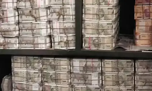 3 ರಾಜ್ಯಗಳಲ್ಲಿ ಐಟಿ ದಾಳಿ: ದಾಖಲೆ ರೂ. 290 ಕೋಟಿ ನಗದು ವಶ; ಶೋಧ ಮುಂದುವರಿಕೆ