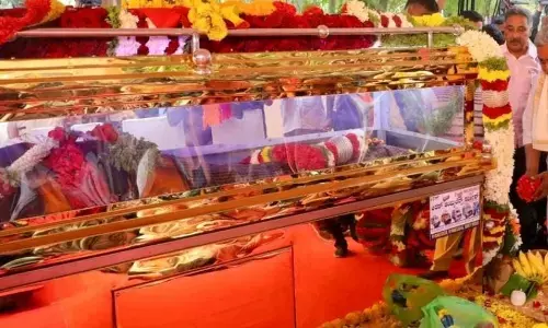 ಸಕಲ ಸರ್ಕಾರಿ ಗೌರವದೊಂದಿಗೆ ಹಿರಿಯ ನಟಿ ಲೀಲಾವತಿ ಅಂತ್ಯಸಂಸ್ಕಾರ