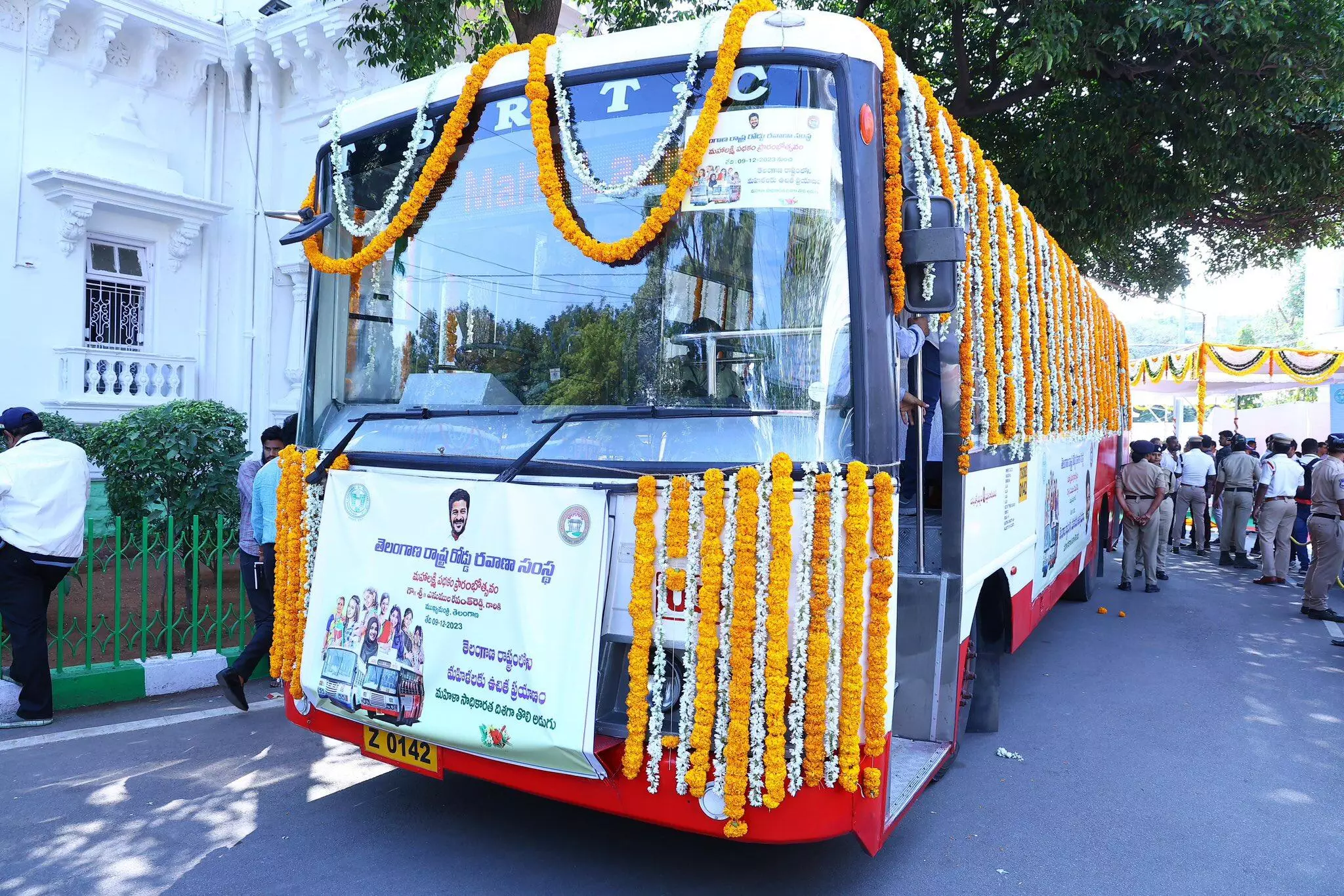 ತೆಲಂಗಾಣ ಮಹಿಳೆಯರಿಗೆ ಉಚಿತ ಪ್ರಯಾಣ; ಭರವಸೆ ಈಡೇರಿಸಿದ ಕಾಂಗ್ರೆಸ್