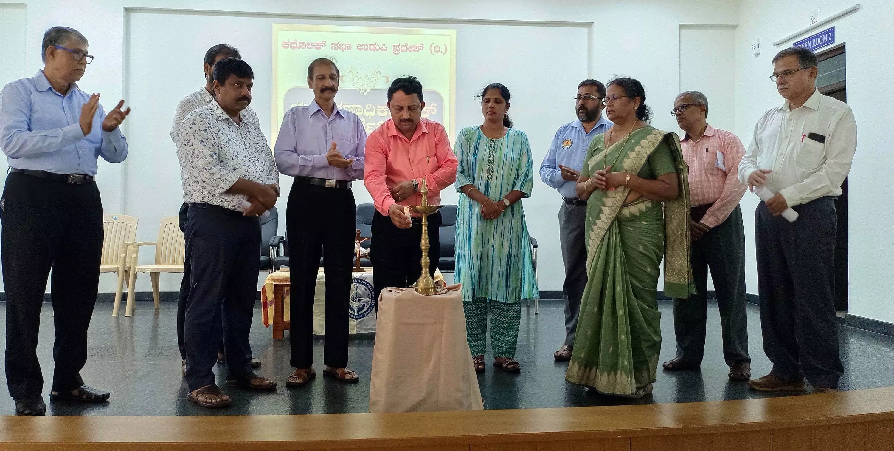 ಕಥೊಲಿಕ್ ಸಭಾದಿಂದ ಚುನಾವಣಾಧಿಕಾರಿಗಳಿಗೆ ತರಬೇತಿ ಕಾರ್ಯಾಗಾರ ಕಥೊಲಿಕ್ ಸಭಾದಿಂದ ಚುನಾವಣಾಧಿಕಾರಿಗಳಿಗೆ ತರಬೇತಿ ಕಾರ್ಯಾಗಾರ