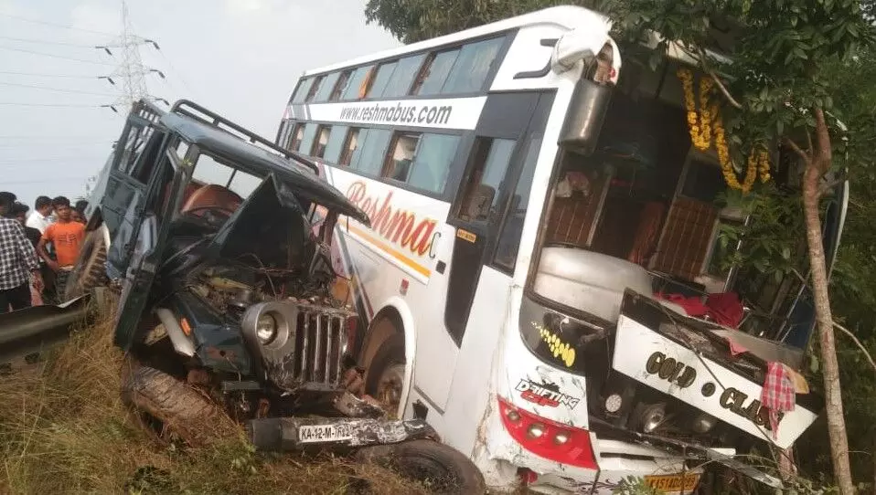 ಕಾರ್ಕಳ: ಬಸ್ - ಬೊಲೆರೊ ಢಿಕ್ಕಿ; ಓರ್ವ ಸ್ಥಳದಲ್ಲೇ ಮೃತ್ಯು, ಇಬ್ಬರಿಗೆ ಗಂಭೀರ ಗಾಯ ಕಾರ್ಕಳ: ಬಸ್ - ಬೊಲೆರೊ ಢಿಕ್ಕಿ; ಓರ್ವ ಸ್ಥಳದಲ್ಲೇ ಮೃತ್ಯು, ಇಬ್ಬರಿಗೆ ಗಂಭೀರ ಗಾಯ