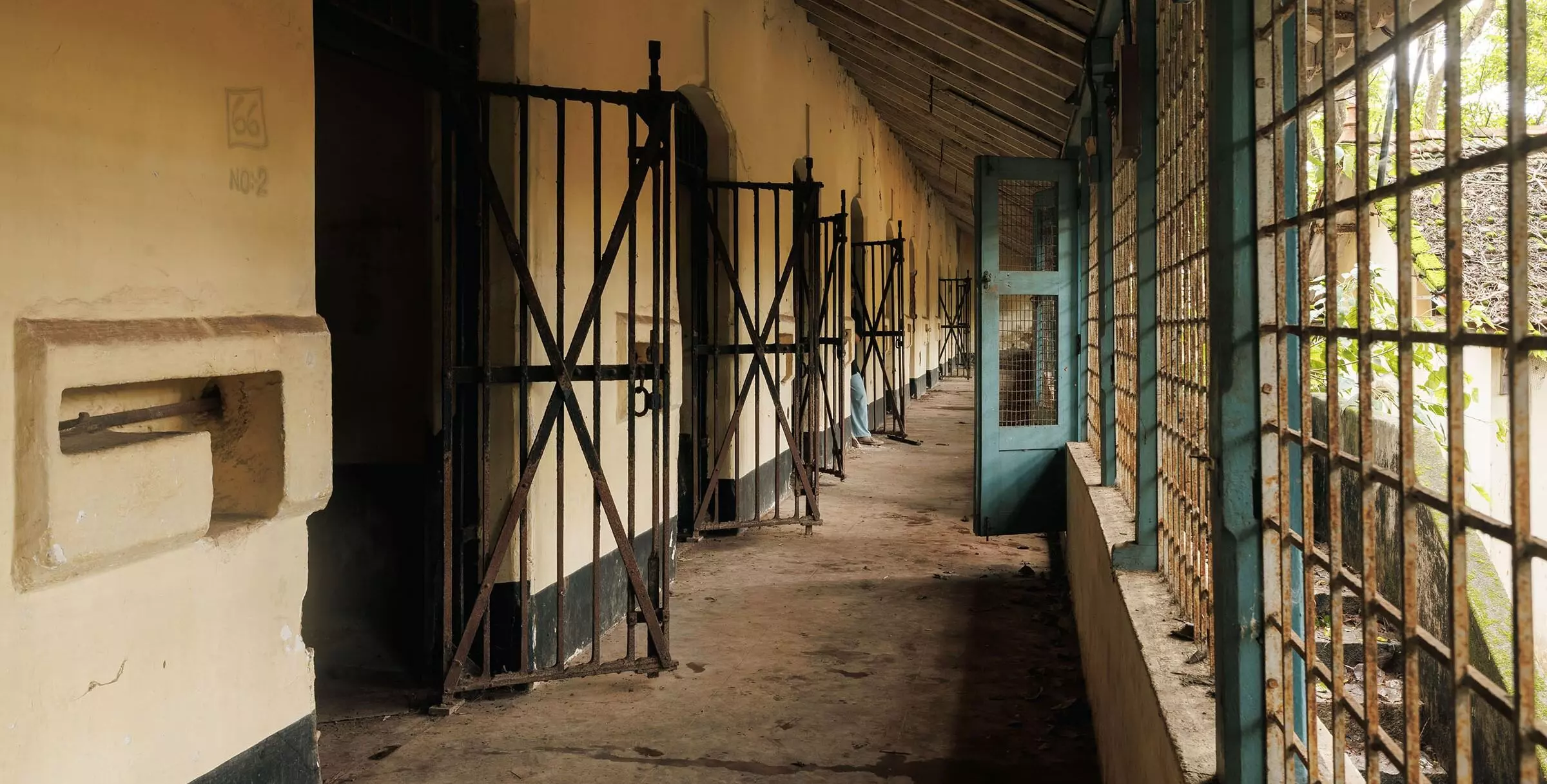 ಐತಿಹಾಸಿಕ ಸ್ಮಾರಕ ಉಡುಪಿ ಸಬ್ಜೈಲ್ ಉಳಿಸಲು ವಿಶಿಷ್ಟ ಪ್ರಯತ್ನ; ಹಳೆಯ ಕಾರಾಗೃಹ ಕಟ್ಟಡ ವಾಸ್ತುಶಿಲ್ಪದ ದಾಖಲಾತಿಯ ಪ್ರದರ್ಶನ ಐತಿಹಾಸಿಕ ಸ್ಮಾರಕ ಉಡುಪಿ ಸಬ್ಜೈಲ್ ಉಳಿಸಲು ವಿಶಿಷ್ಟ ಪ್ರಯತ್ನ; ಹಳೆಯ ಕಾರಾಗೃಹ ಕಟ್ಟಡ ವಾಸ್ತುಶಿಲ್ಪದ ದಾಖಲಾತಿಯ ಪ್ರದರ್ಶನ