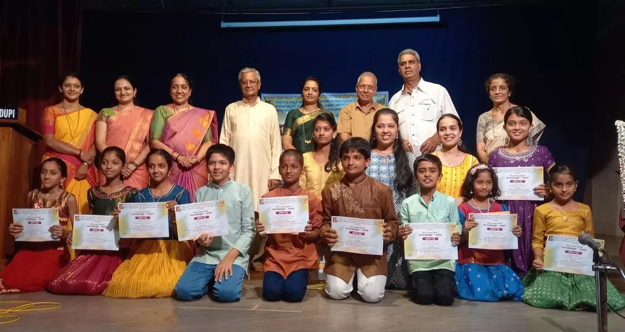 ವಾದಿರಾಜ ಕನಕದಾಸ ಸಂಗೀತೋತ್ಸವ: ವಿಜೇತರಿಗೆ ಬಹುಮಾನ ವಿತರಣೆ ವಾದಿರಾಜ ಕನಕದಾಸ ಸಂಗೀತೋತ್ಸವ: ವಿಜೇತರಿಗೆ ಬಹುಮಾನ ವಿತರಣೆ