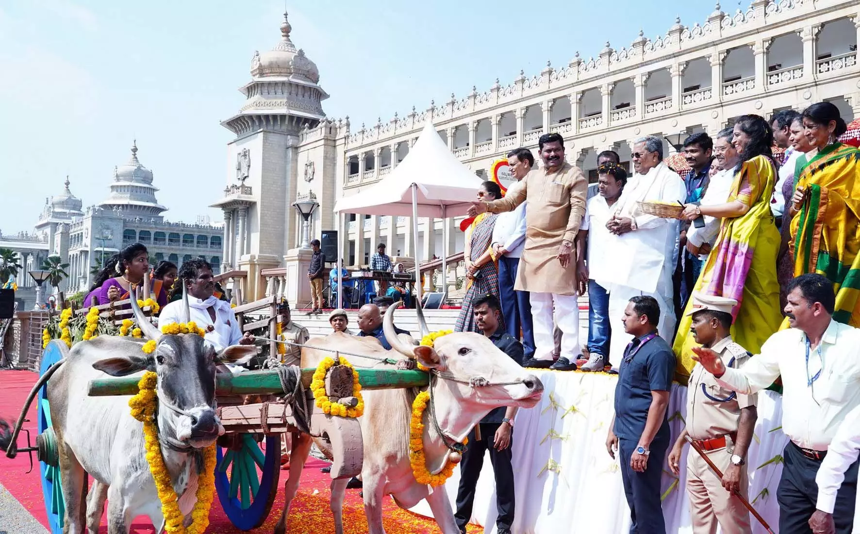ಬೆಂಗಳೂರಿಗರಿಗೆ ಕನ್ನಡ ಜಾನಪದ ಕಲೆಗಳನ್ನು ತಲುಪಿಸುವ ಪ್ರಯತ್ನ ಆಗಬೇಕು: ಸಚಿವ ಶಿವರಾಜ ತಂಗಡಗಿ ಬೆಂಗಳೂರಿಗರಿಗೆ ಕನ್ನಡ ಜಾನಪದ ಕಲೆಗಳನ್ನು ತಲುಪಿಸುವ ಪ್ರಯತ್ನ ಆಗಬೇಕು: ಸಚಿವ ಶಿವರಾಜ ತಂಗಡಗಿ