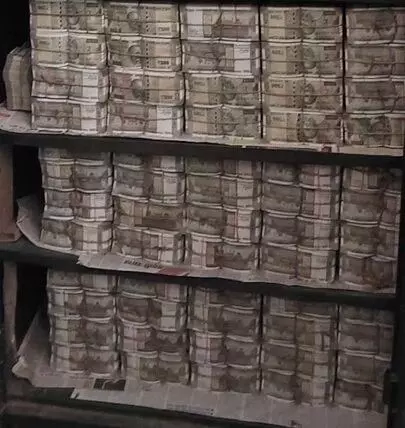 ಕಾಂಗ್ರೆಸ್ ಸಂಸದ ಧೀರಜ್ ಸಾಹು ಮೇಲೆ ಐಟಿ ದಾಳಿ ; 318 ಕೋಟಿ ರೂ. ನಗದು ವಶಕ್ಕೆ, ಮುಂದುವರೆದ ಎಣಿಕೆ! ಕಾಂಗ್ರೆಸ್ ಸಂಸದ ಧೀರಜ್ ಸಾಹು ಮೇಲೆ ಐಟಿ ದಾಳಿ ; 318 ಕೋಟಿ ರೂ. ನಗದು ವಶಕ್ಕೆ, ಮುಂದುವರೆದ ಎಣಿಕೆ!