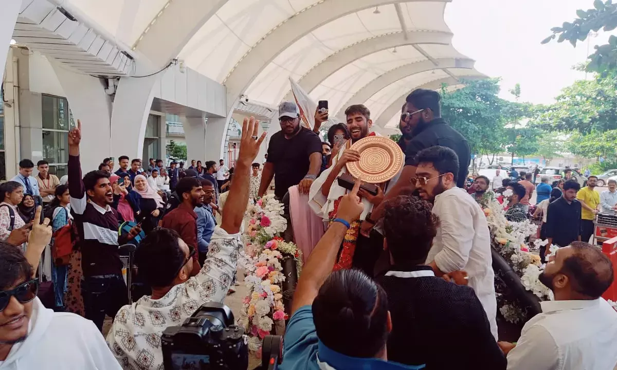 ಮಾಸ್ಟರ್ ಶೆಫ್ ವಿಜೇತ ಮುಹಮ್ಮದ್ ಆಶಿಕ್ ಮಂಗಳೂರಿಗೆ ಆಗಮನ; ಅಭಿಮಾನಿಗಳಿಂದ ಭವ್ಯ ಸ್ವಾಗತ